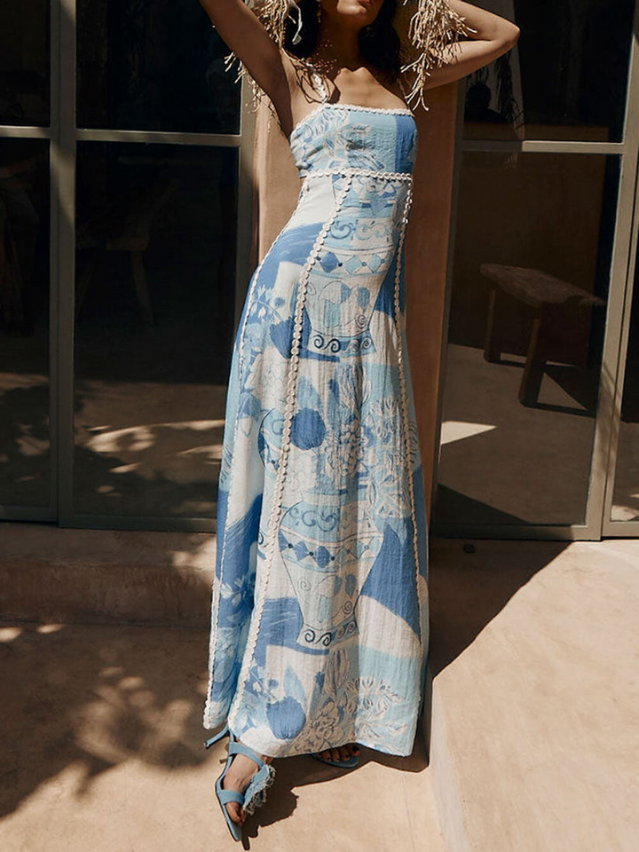 Vestido largo acampanado con encaje floral y tirantes al cuello ajustables
