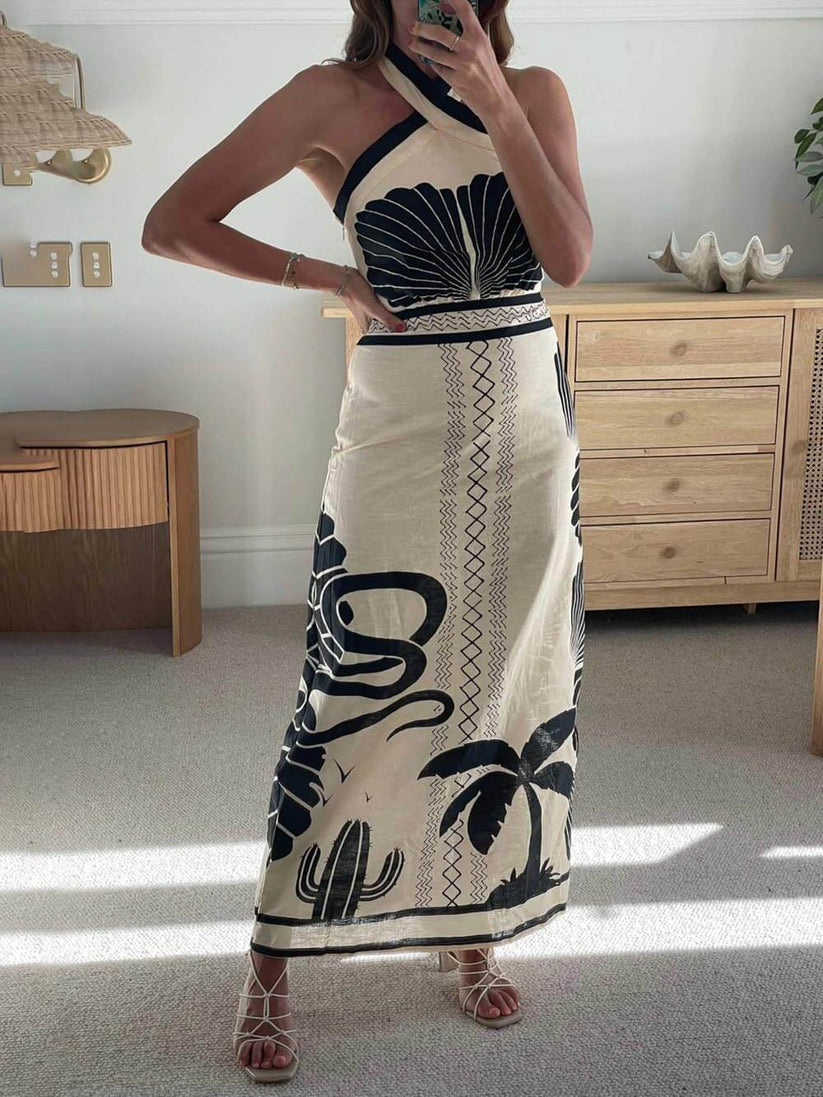 Vestido largo ajustado con estampado étnico y escote cruzado elegante