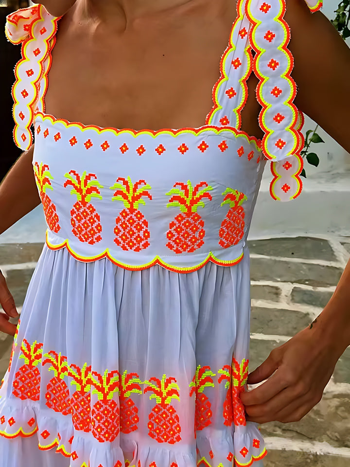 Vestido largo de verano con piñas bordadas