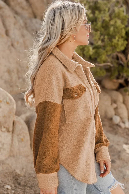 Abrigo de Sherpa Colorblock Camel con Bolsillos Prácticos y Diseño Moderno